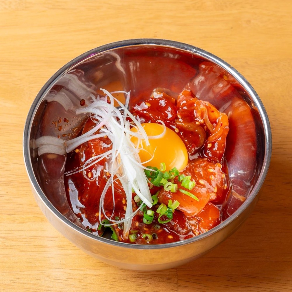 地鶏ユッケ 620円
